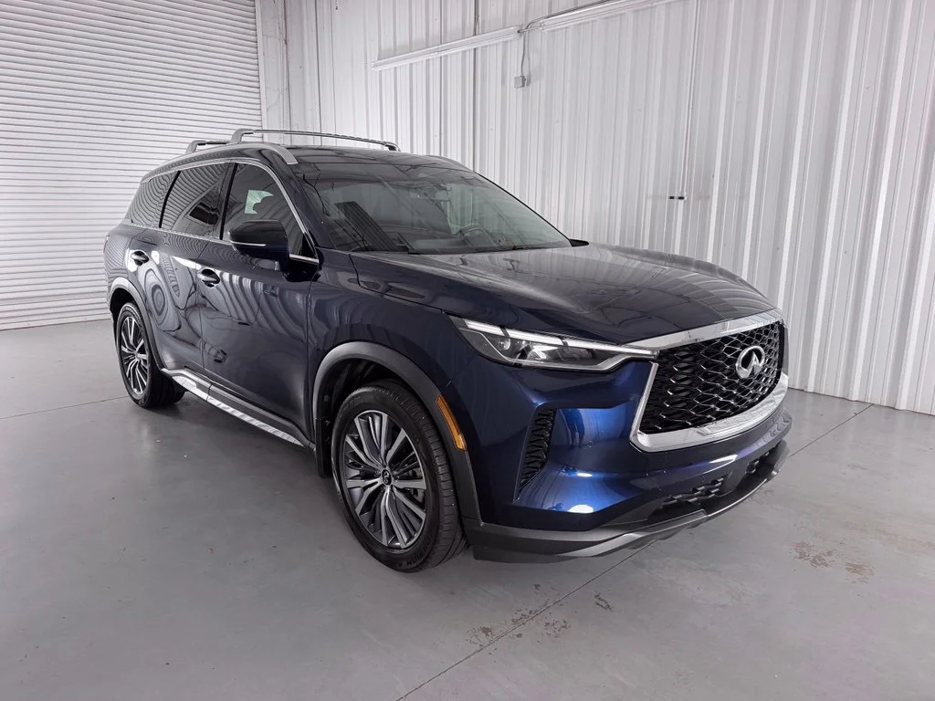 Used 2023 Blue INFINITI Sensory image 3