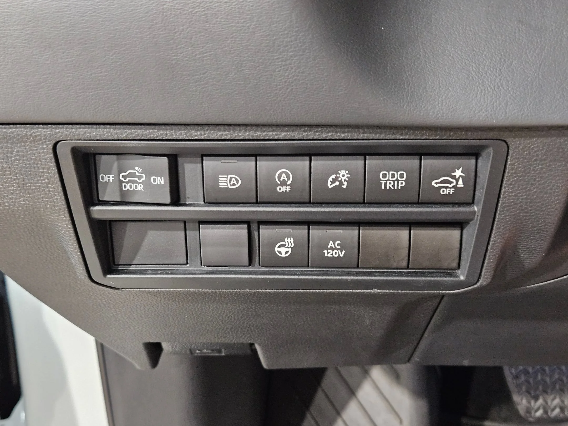 Used 2022 Wind Chill Pearl Toyota Platinum image 26