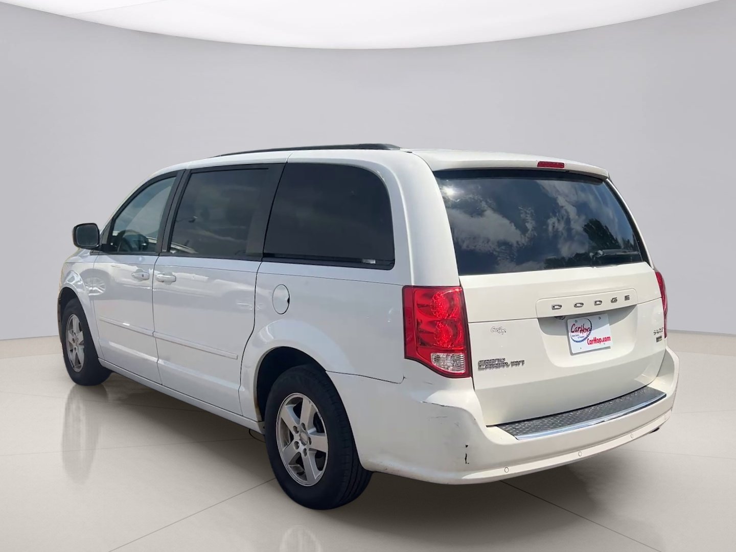 Used 2013 Gray Dodge SXT image 3