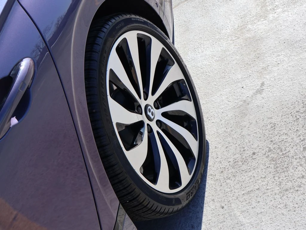 Used 2023 Gray Violet by Mulliner Bentley Azure image 44
