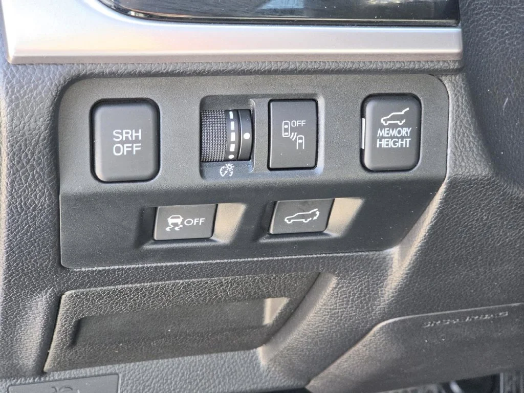 Used 2017 Silver Subaru 2.5i Limited image 22
