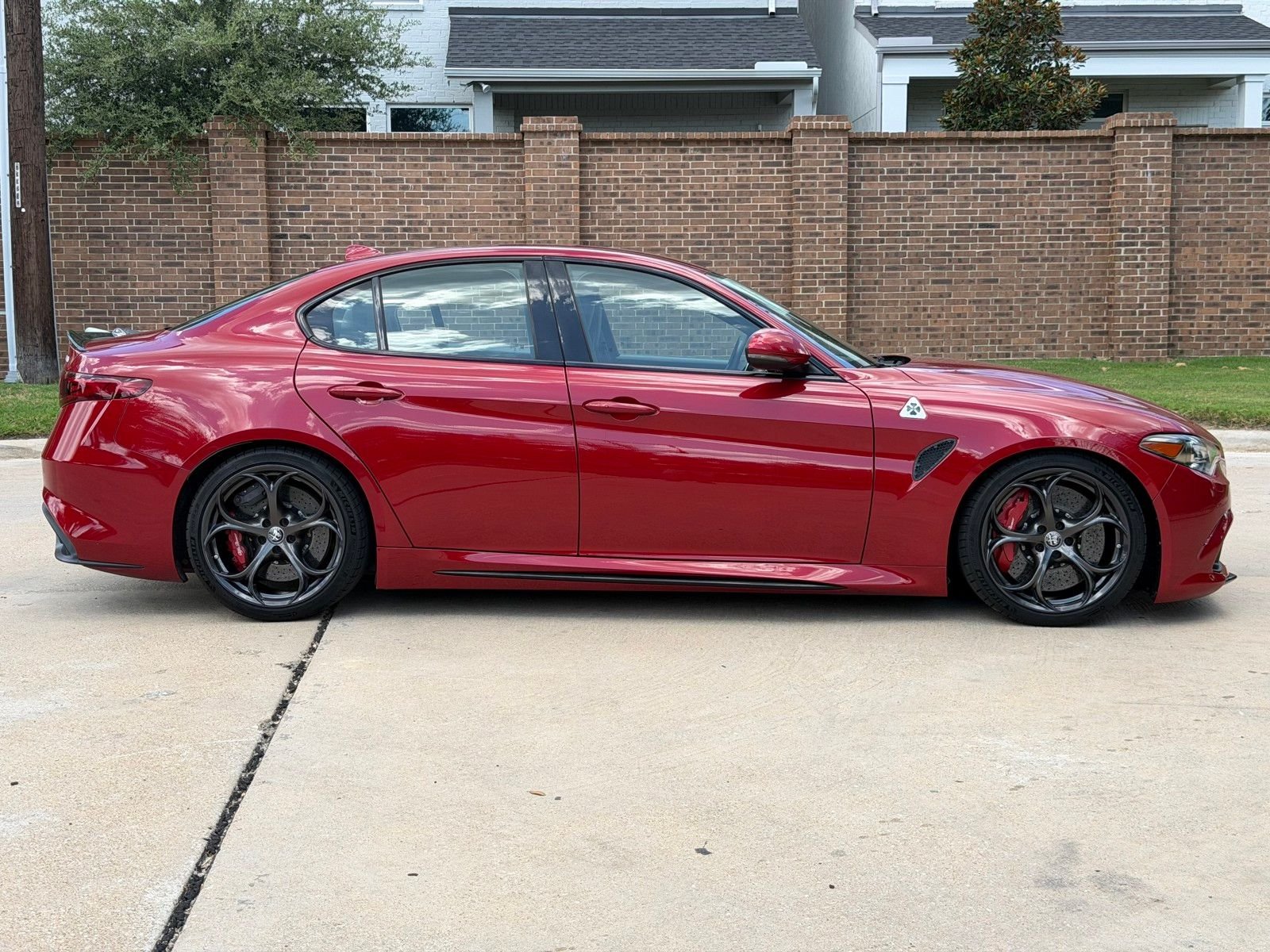 Used 2017  Alfa Romeo Quadrifoglio image 11