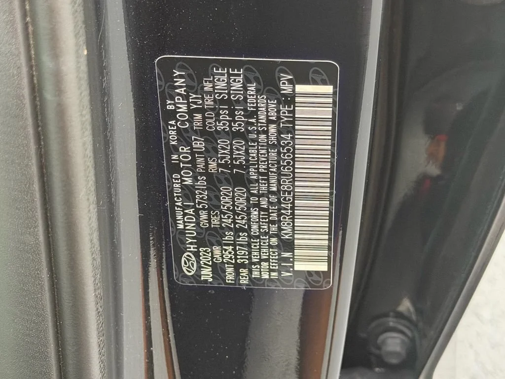 Used 2024 Black Hyundai SEL 8P image 23
