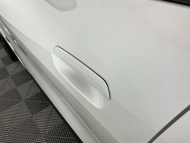 Used 2023 White BMW M50 image 13