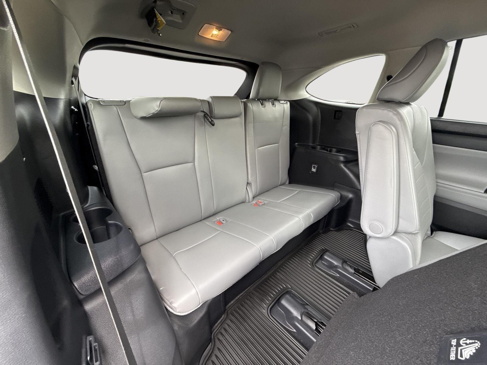 Used 2023 Wind Chill Pearl Toyota XLE image 30
