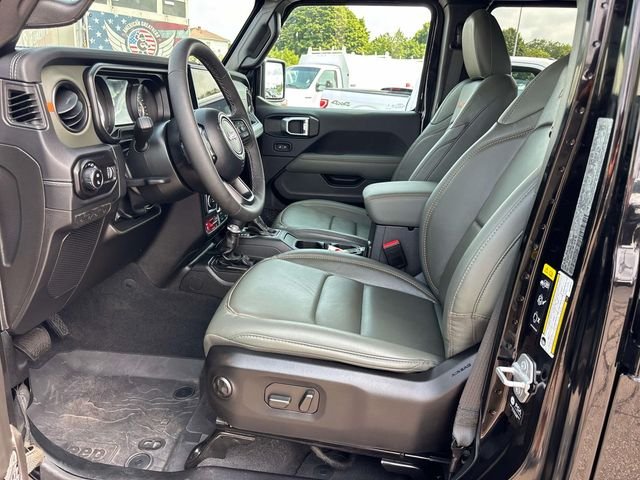 Certified Used 2025 Black Clearcoat Jeep Mojave image 15