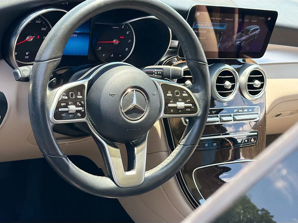 Used 2022  Mercedes-Benz GLC 300 image 32
