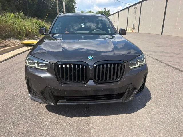 Used 2024 Gray BMW xDrive30i image 2