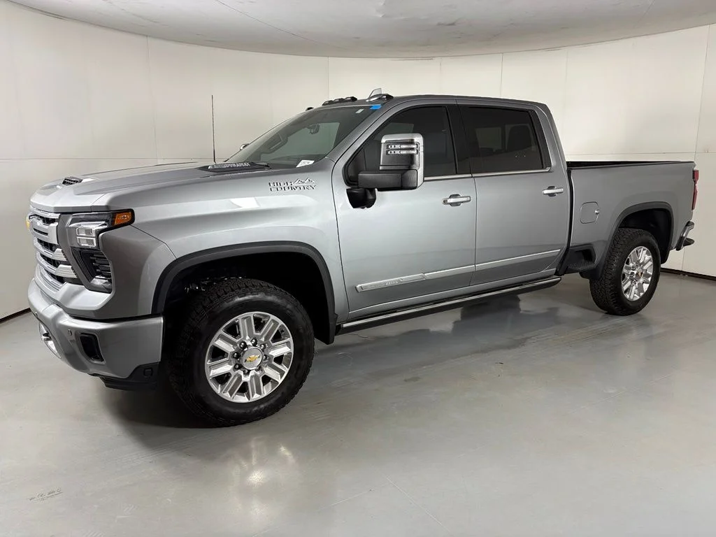 Used 2025 Gray Chevrolet High Country image 6