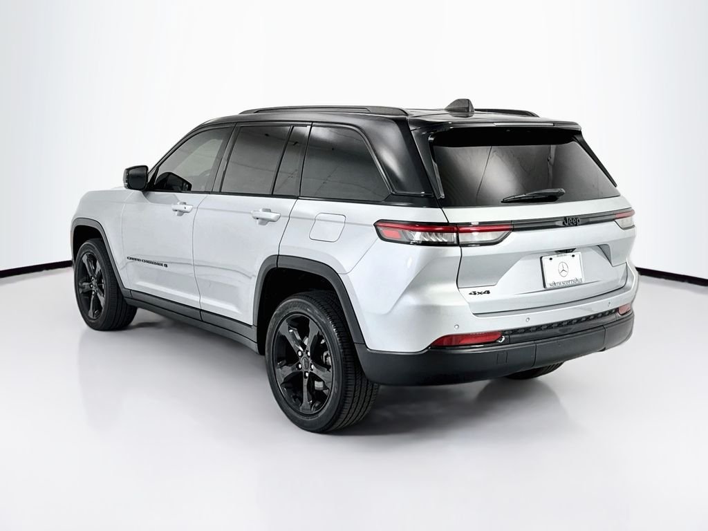 Used 2023 Silver Jeep Altitude X image 7