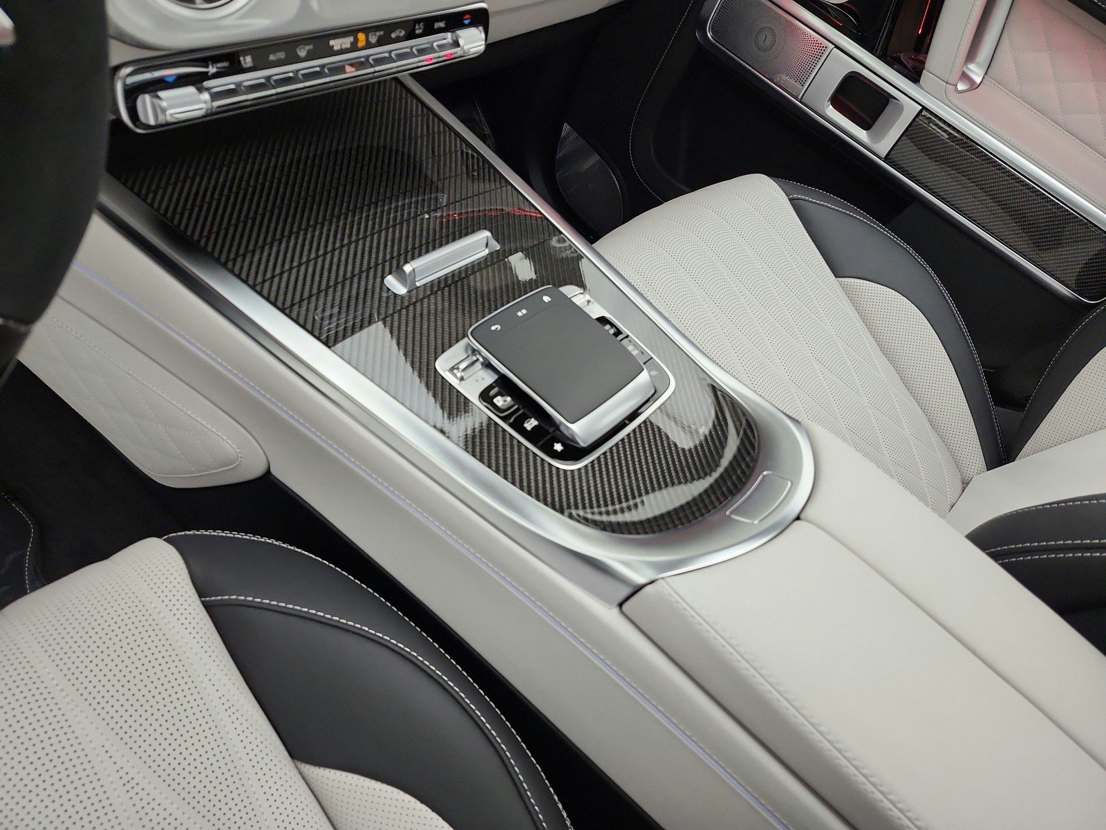 New 2026 MANUFAKTUR Moonlight White Magno Mercedes-Benz AMG® G 63 SUV image 18