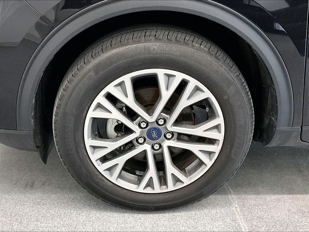 Used 2022 Black Metallic Ford SEL image 7