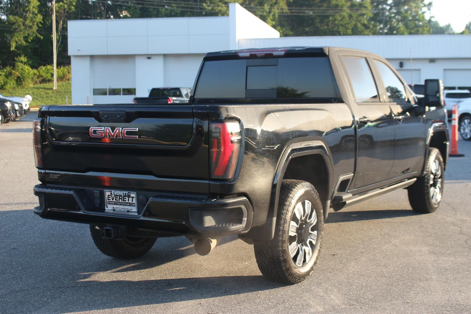 Used 2024 Onyx Black GMC AT4 image 7