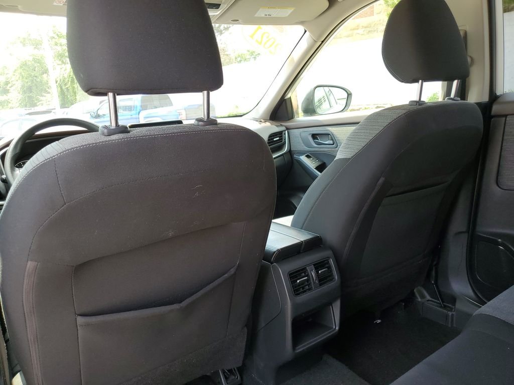 Used 2021 Glacier White Nissan S image 24