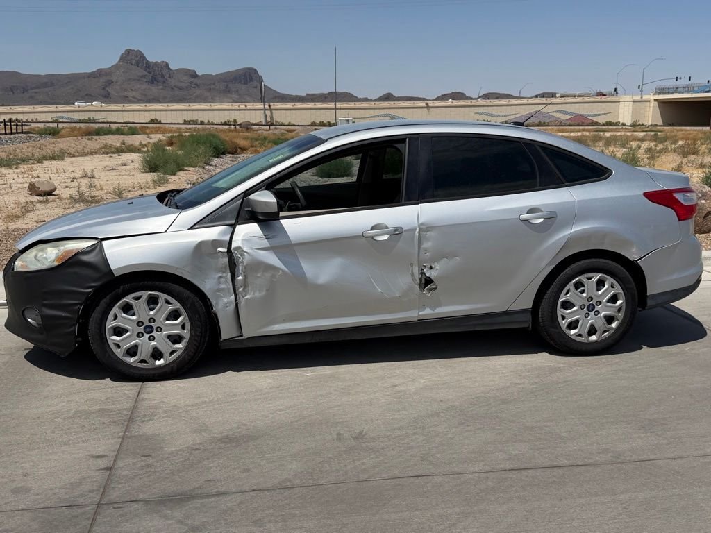 New 2012 Silver Ford SE image 5