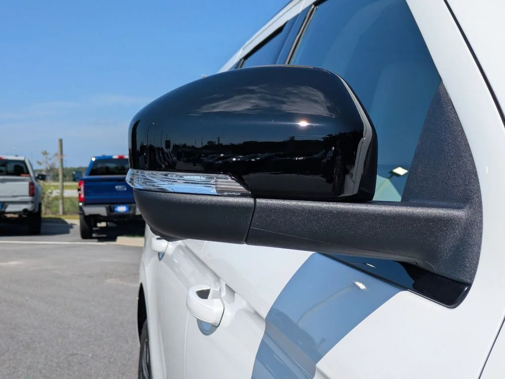 New 2027 Star White Metallic Tri-Coat Ford Platinum image 12