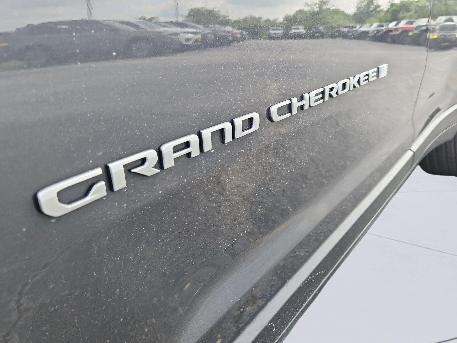 New 2026 Baltic Gray Metallic Clear-Coat Exterior Paint Jeep Limited image 11