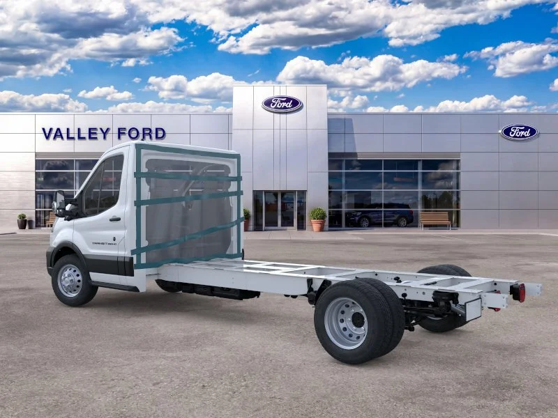 New 2026 Oxford White Ford Cutaway image 5
