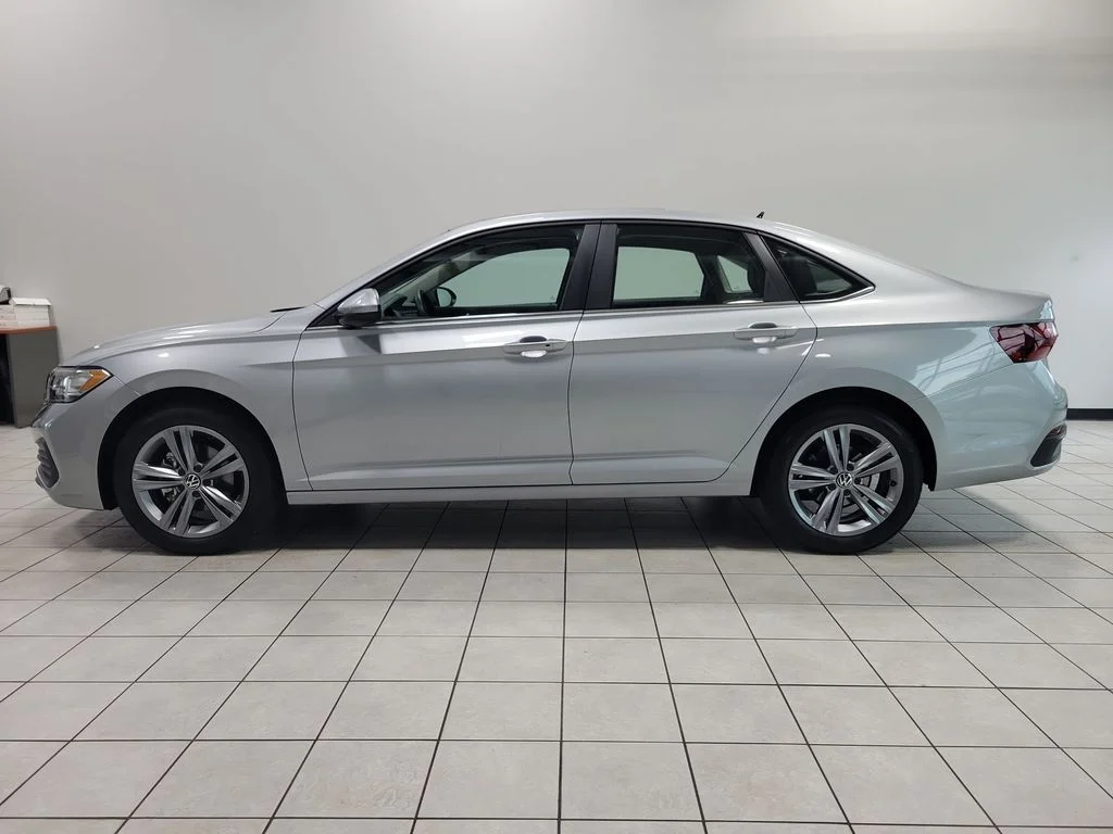 Used 2023 Pyrite Silver Metallic Volkswagen 1.5T SE image 9