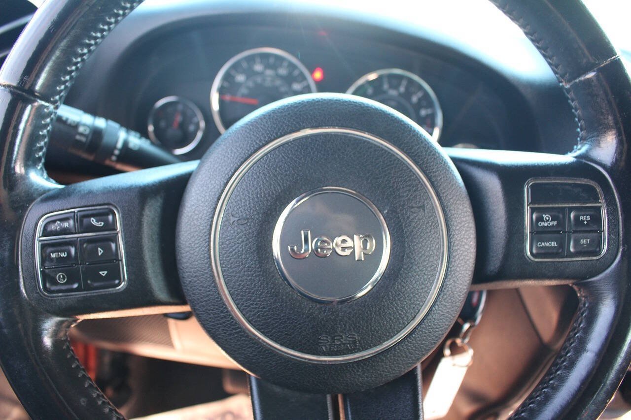 Used 2014 Copperhead Pearl Coat Jeep Sahara 4x4 4dr SUV image 14