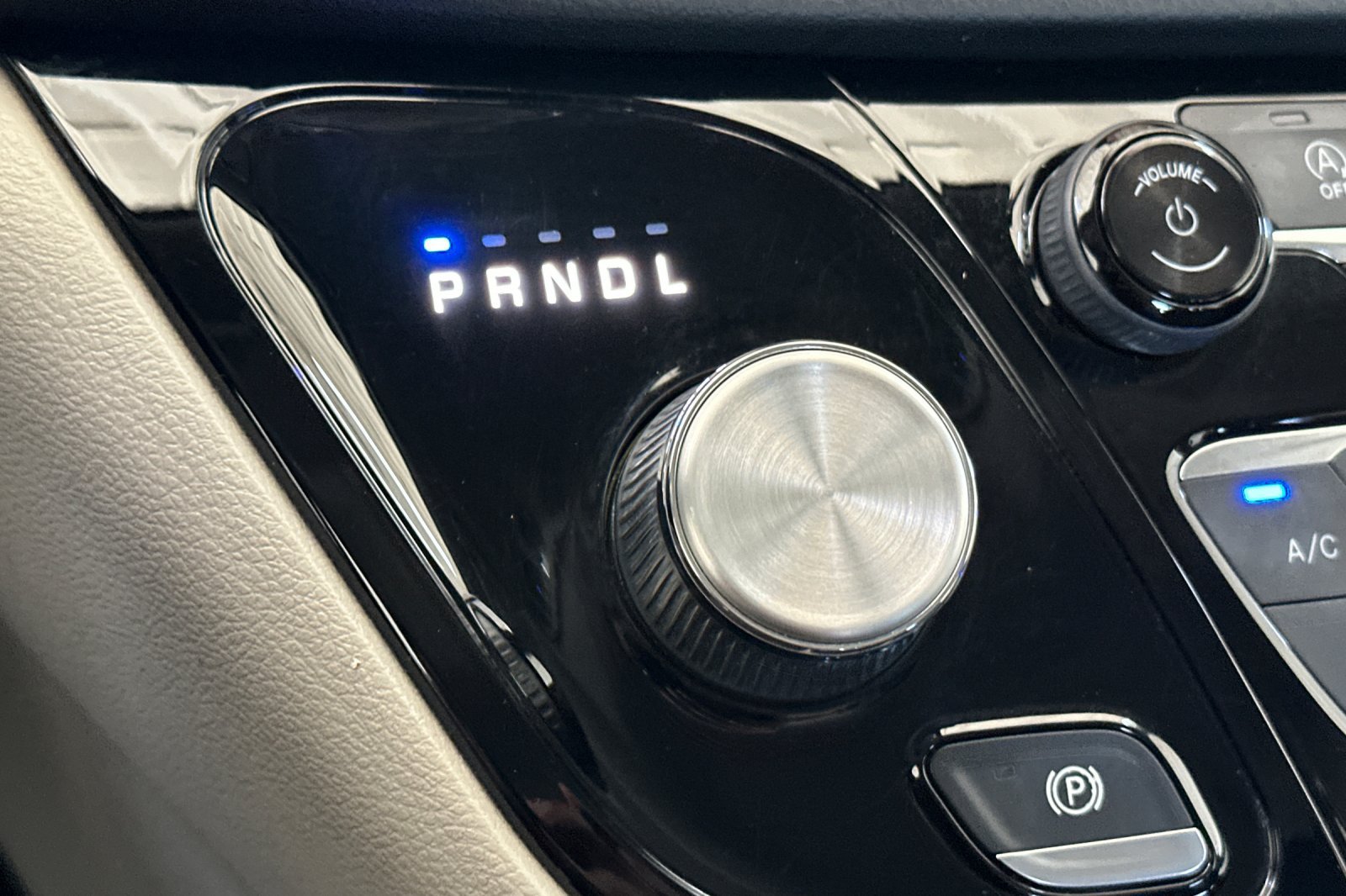 Used 2019 Black Chrysler Touring L image 23