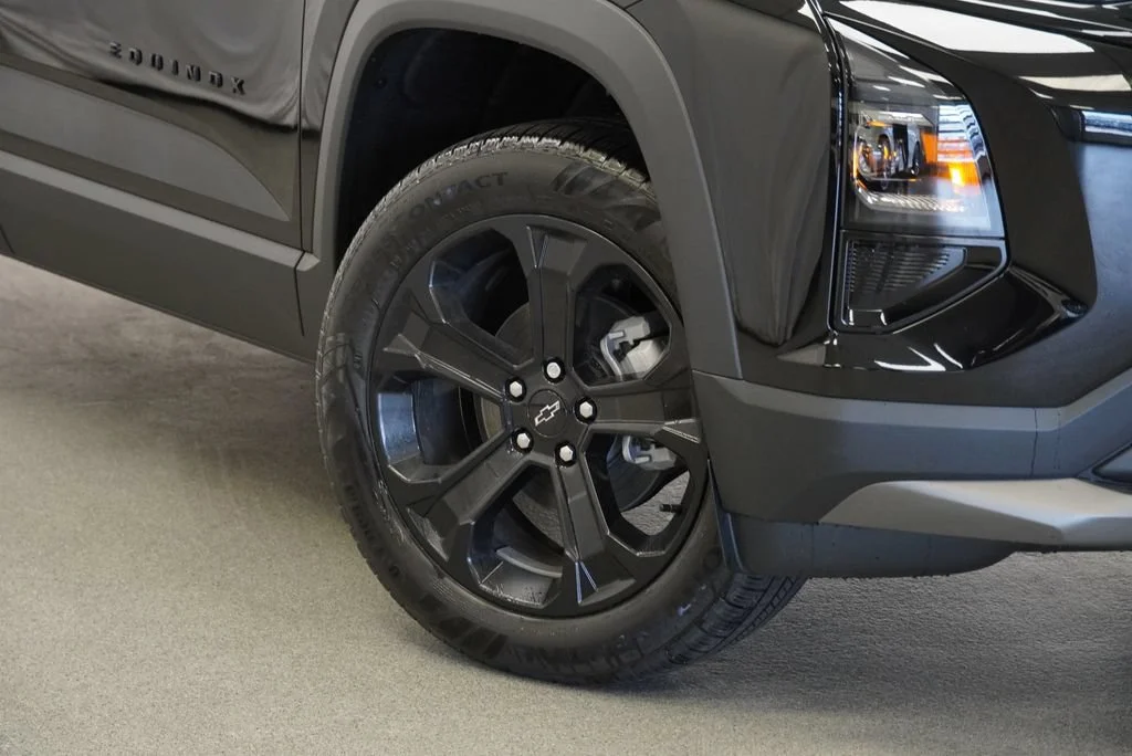 New 2027 Mosaic Black Metallic Chevrolet LT image 31