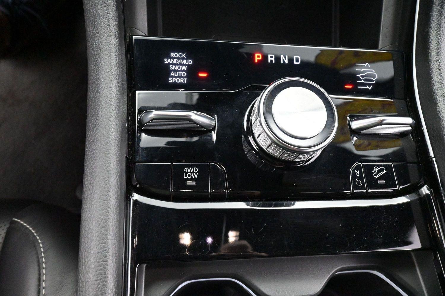 Used 2023 Diamond Black Crystal Pearlcoat Jeep Overland image 29