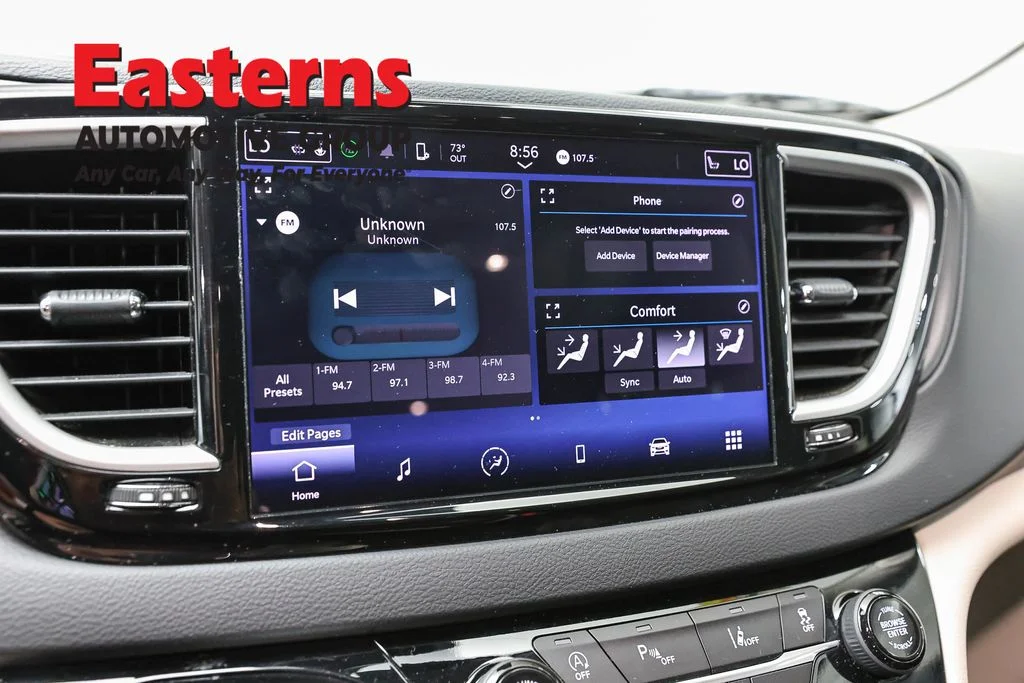 Used 2023 Black Chrysler Touring L image 19