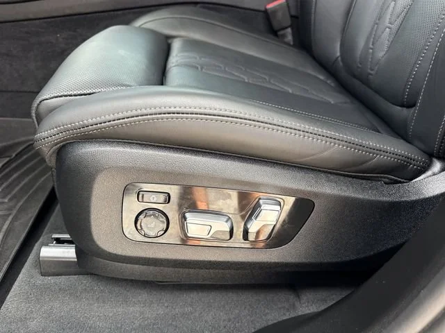 Used 2025 Black Sapphire Me BMW M60i image 58