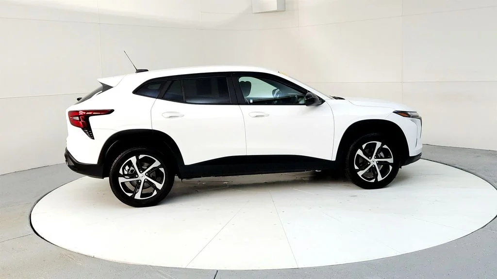 Used 2024 White Chevrolet 1RS image 6