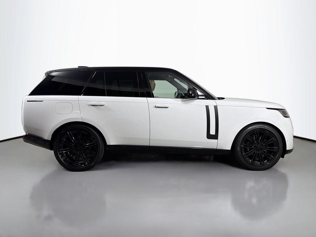 New 2026 Fuji White Land Rover SE image 4