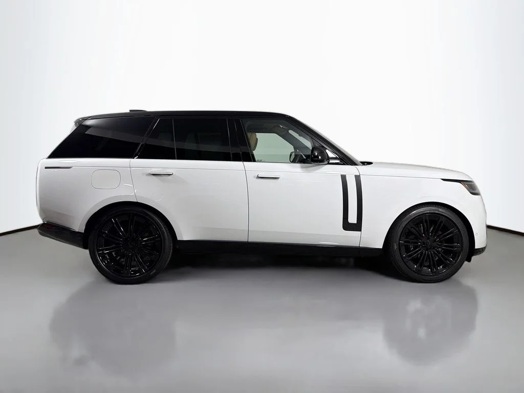 New 2026 Fuji White Land Rover SE image 4