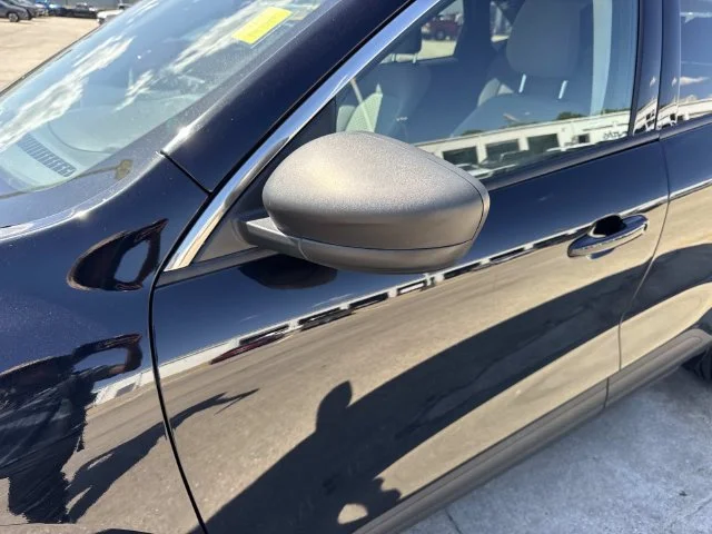 Used 2022 Black Ford SE image 9