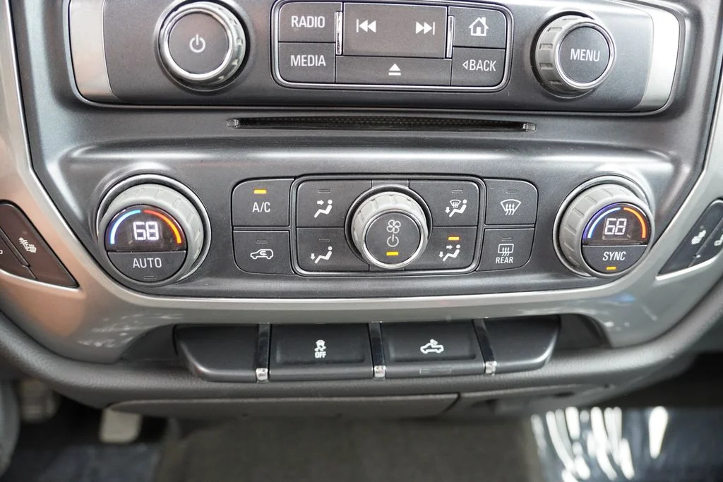 2018 Chevrolet Silverado 1500 LT - Photo 24