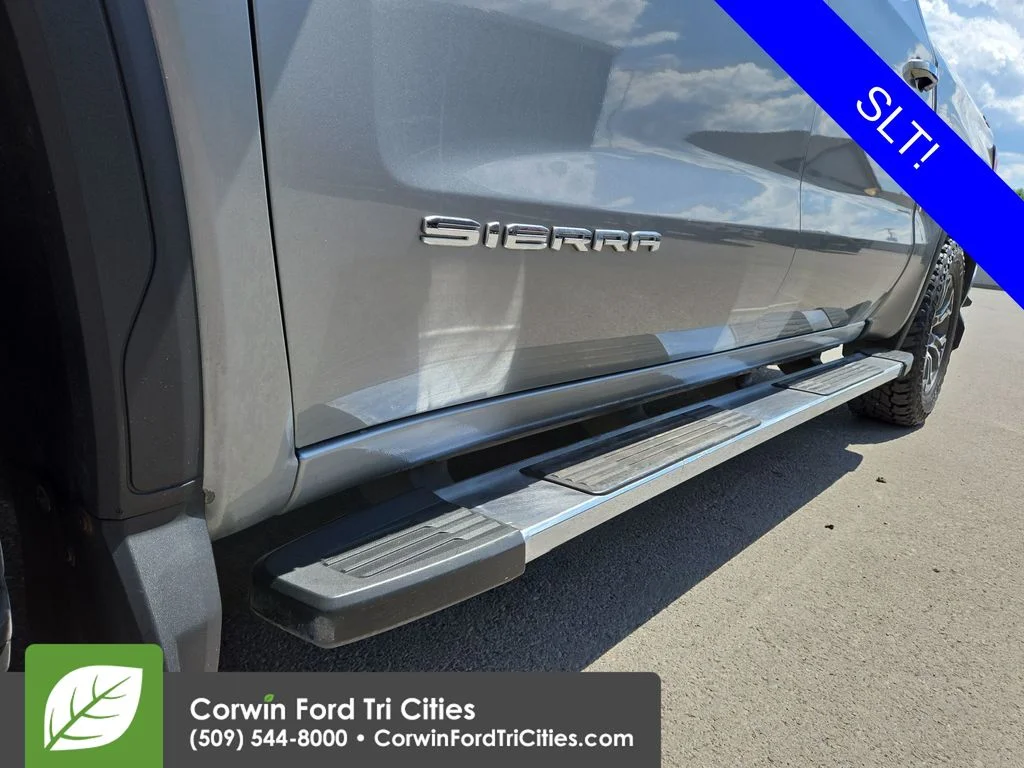 Used 2023  GMC SLT image 9