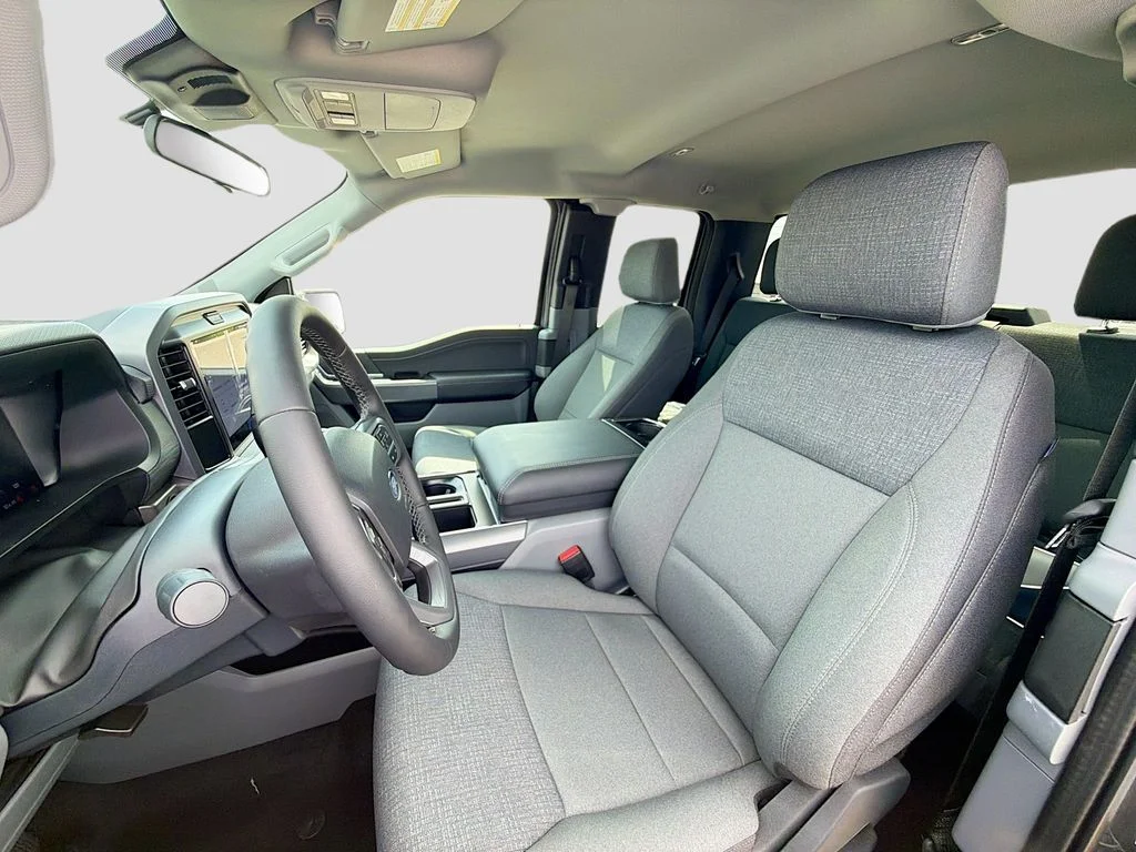 New 2026 Carbonized Gray Metallic Ford XLT image 7