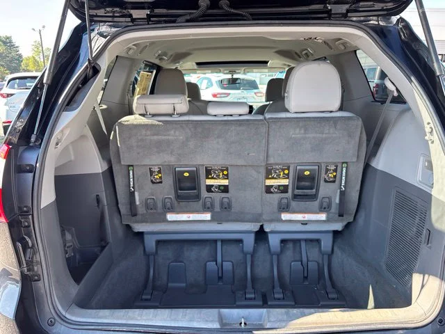 Used 2015 Black Toyota XLE image 27