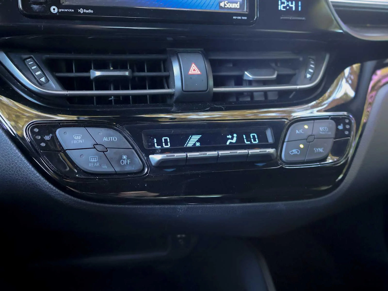 Used 2018 Silver Knockout Metallic Toyota XLE Premium image 20