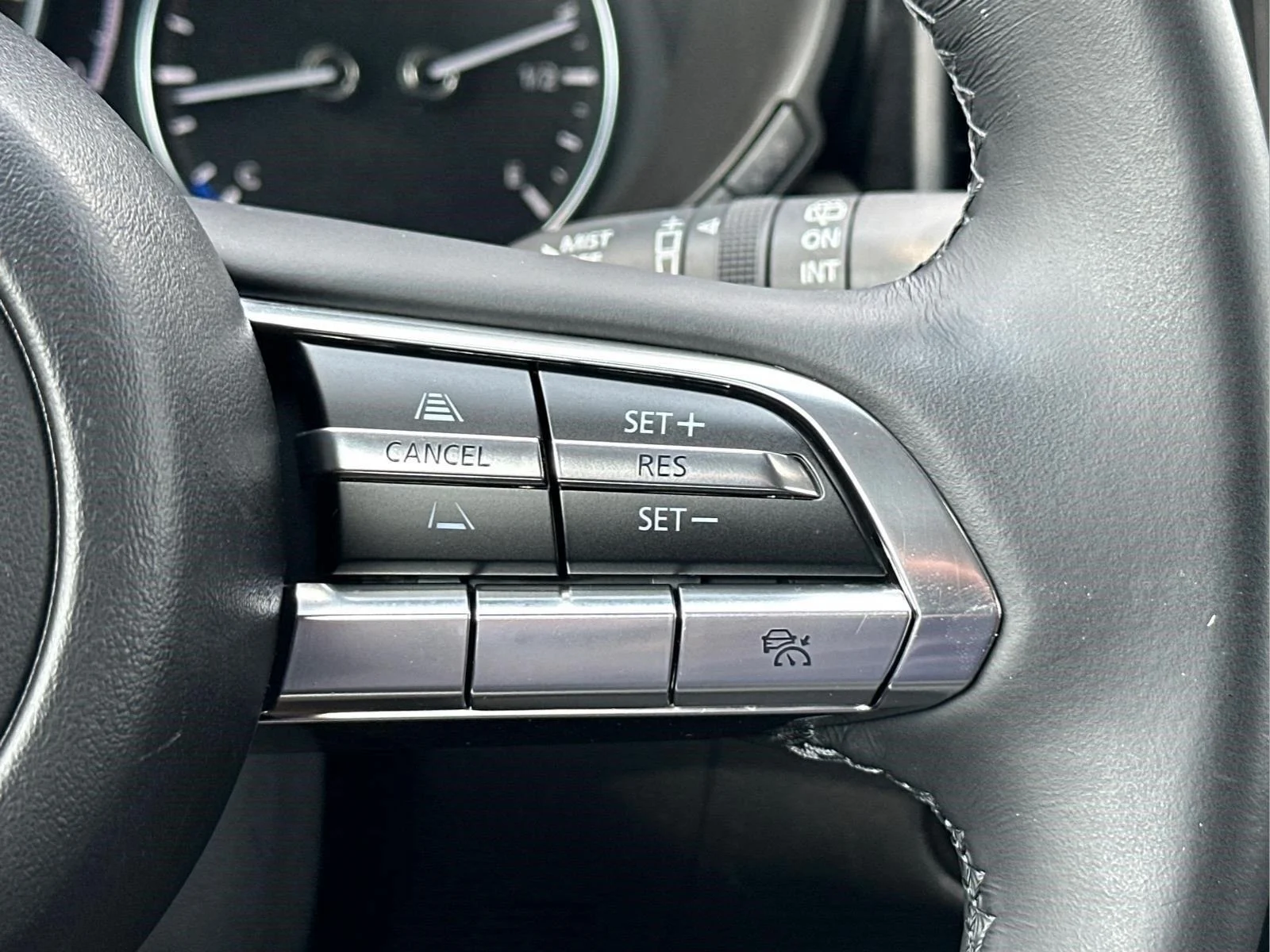 Used 2025 Wind Chill Pearl Mazda 2.5 S Preferred Package image 27