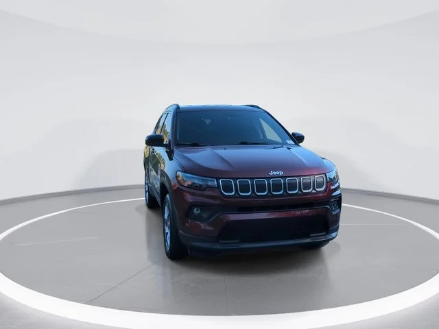Used 2022 Red Jeep Latitude Lux image 2