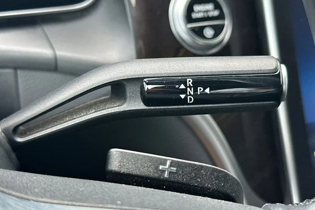 Used 2024  Mercedes-Benz GLC 300 image 24