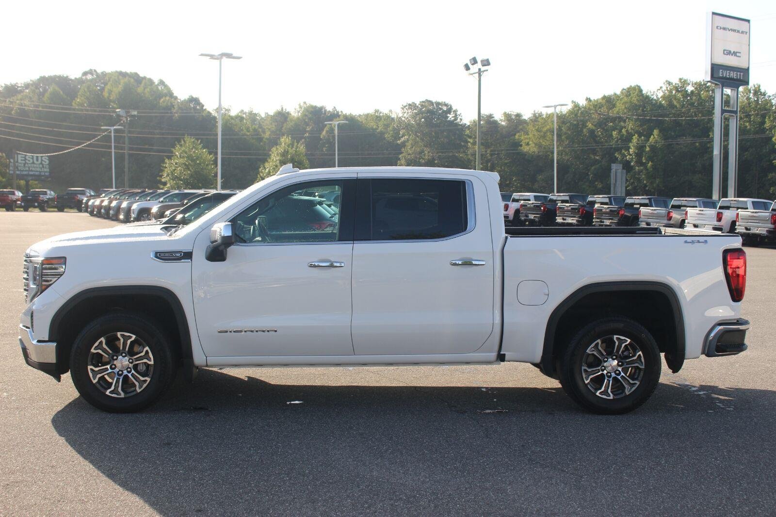 Used 2025 Summit White GMC SLT image 4