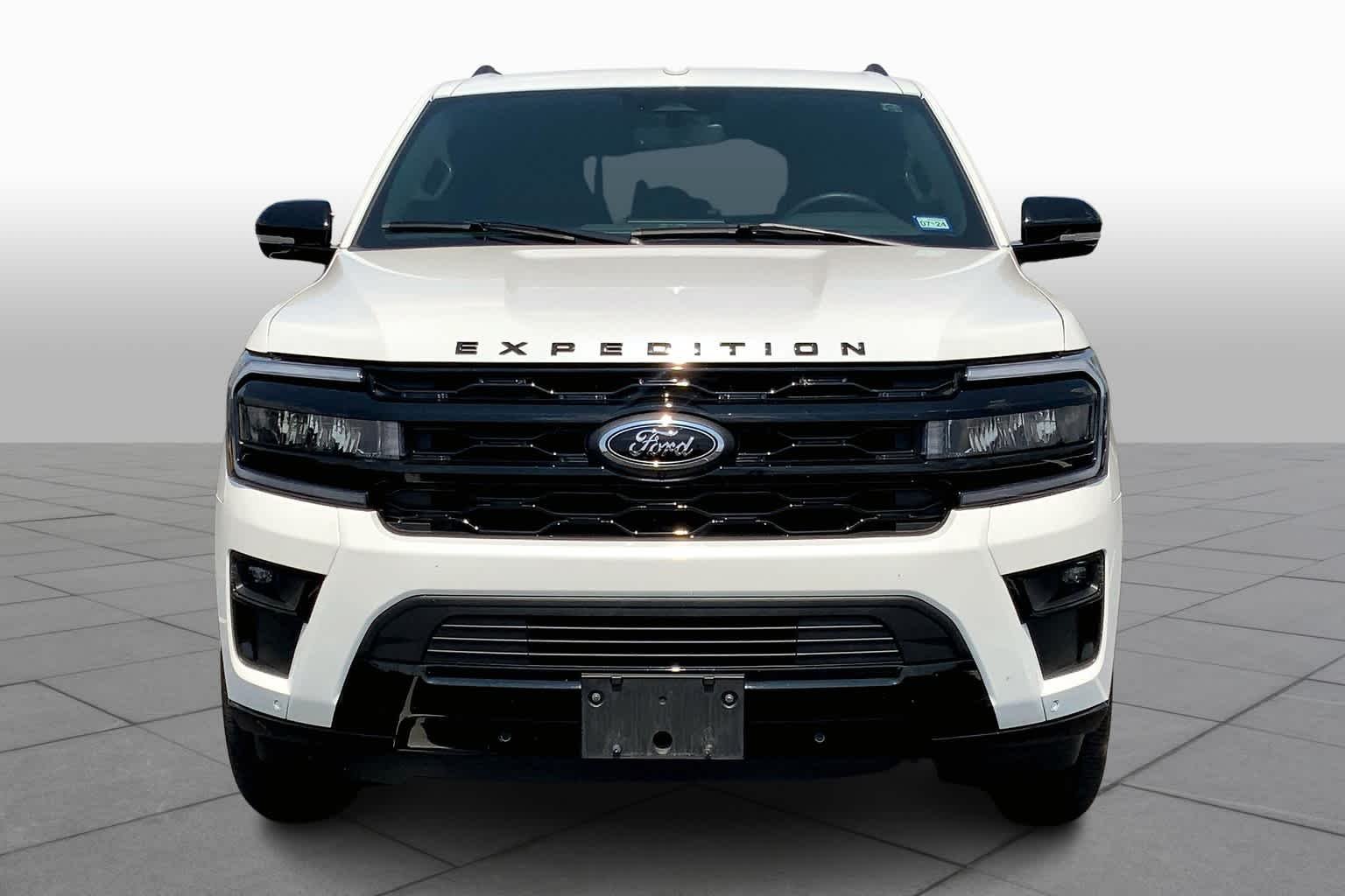 Used 2022 Star White Metallic Tri-Coat Ford Limited image 4