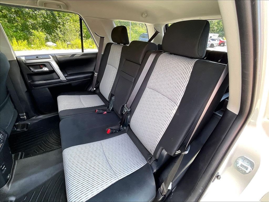 Used 2017 Classic Silver Metallic Toyota SR5 image 14