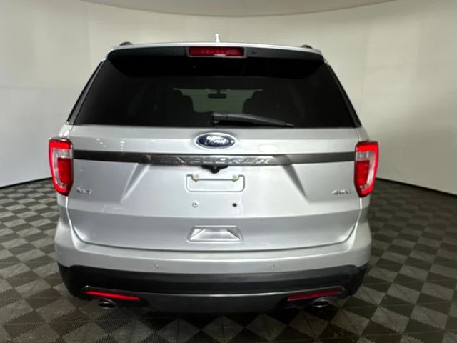 Used 2017 Ingot Silver Ford XLT image 21