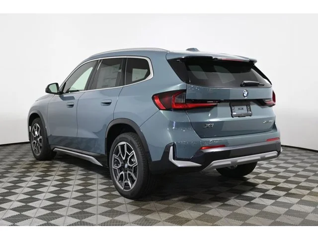 New 2026 Cape York Green Metallic BMW xDrive28i image 5