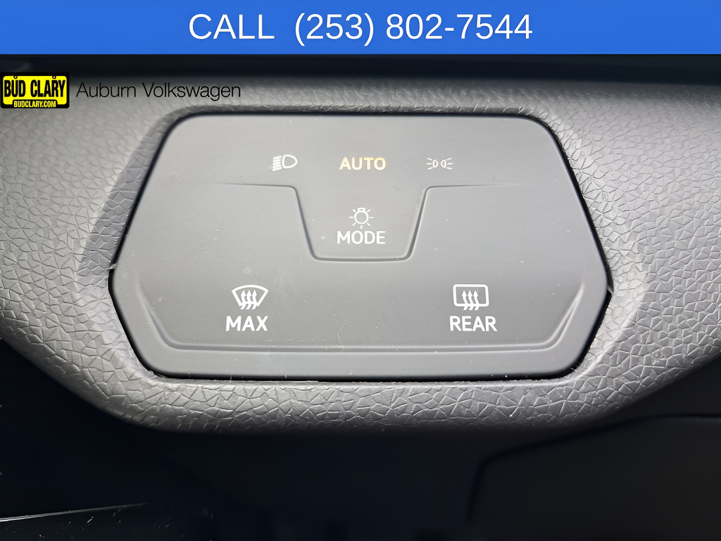 Used 2024 White/off-white Volkswagen Standard image 25