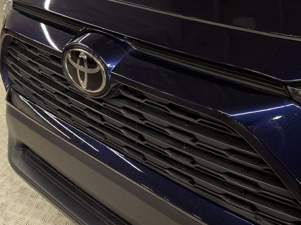 Certified Used 2025  Toyota XLE image 11