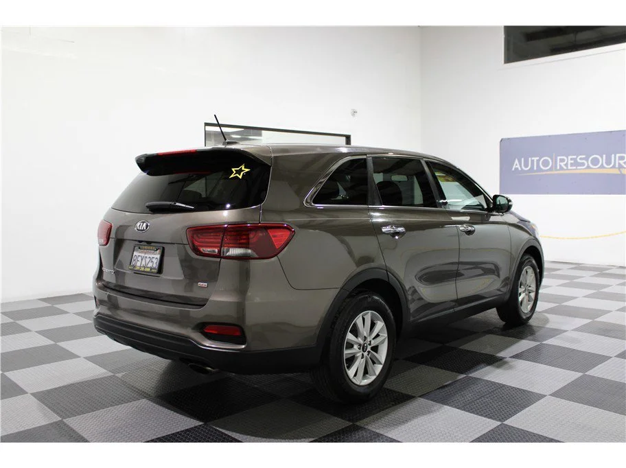 Used 2019 Dragon Brown Kia LX image 4