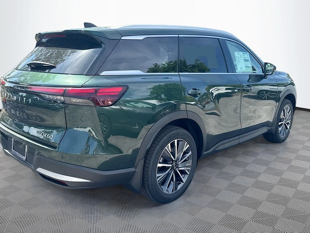 New 2027 DEEP EMERALD INFINITI Luxe FWD image 5